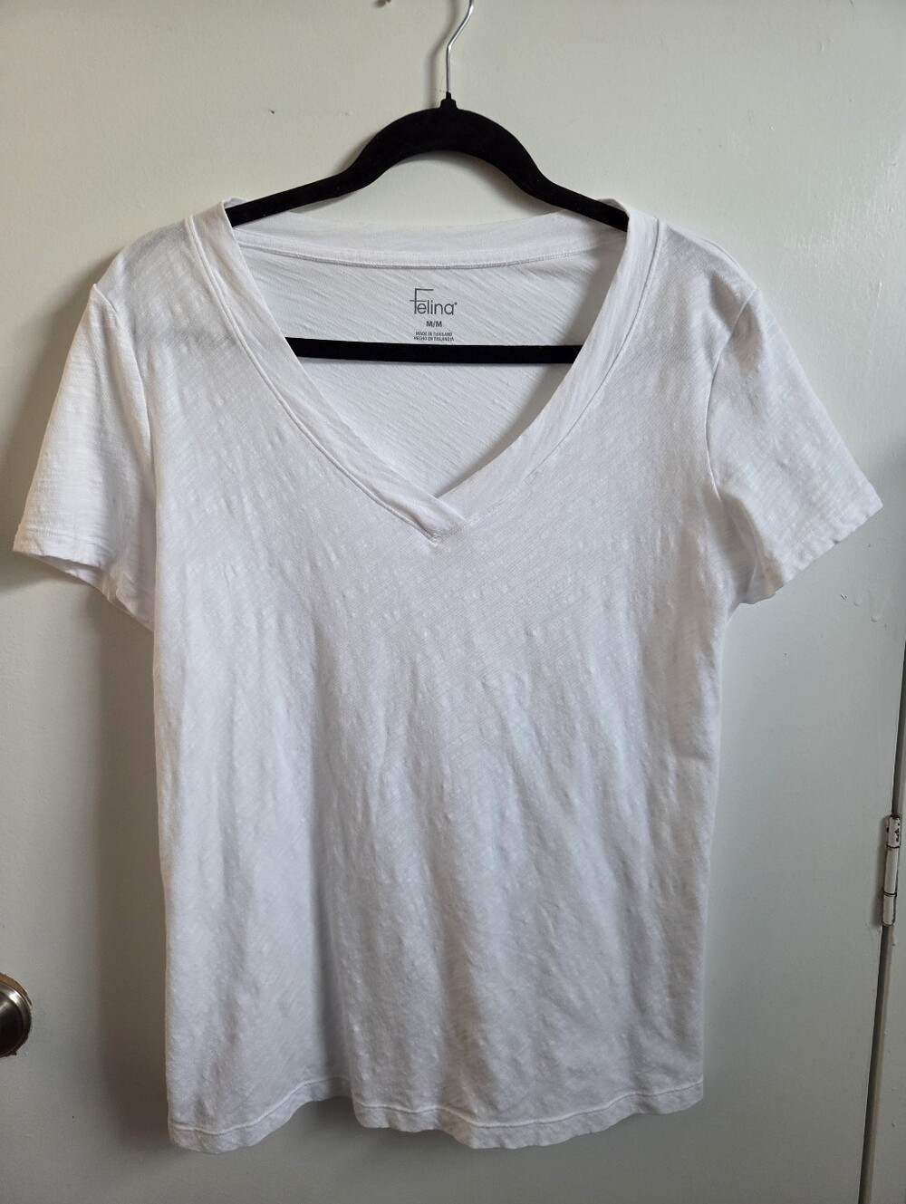 Felina White Short Sleev V-Neck T-Shirt Womens Size Medium NWOT